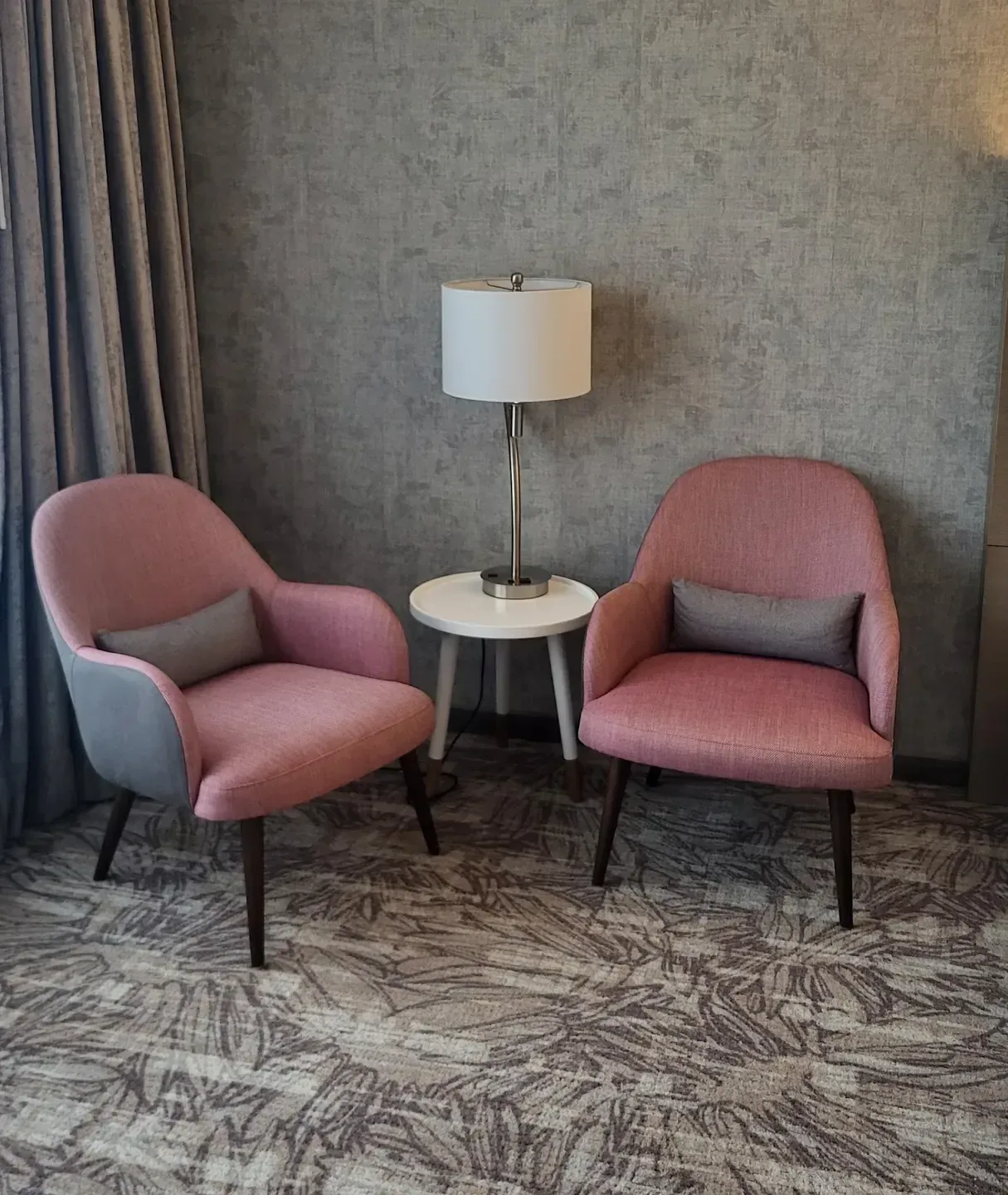 Hotel at Great Canadian Casino Resort Toronto, Etobicoke — a seating corner in the lobby lounge